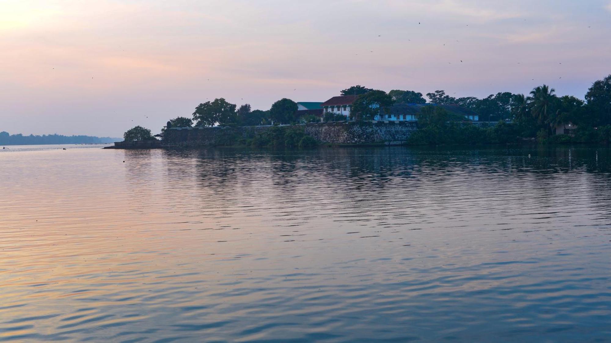 Villa 15lmd In Front Of The Lagoon Batticaloa